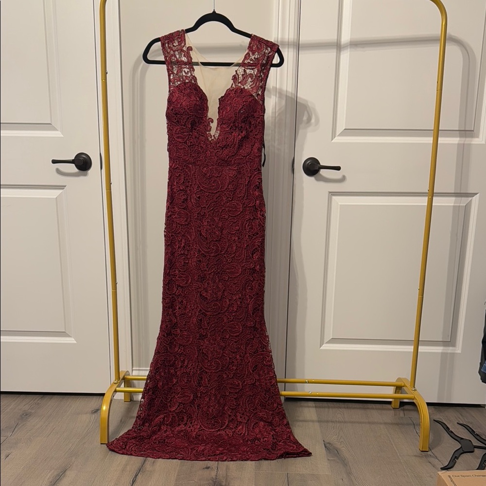 Soieblu Red Sleeveless Plunge Prom Gown